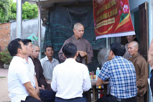 Thượng tọa Thích Nguyên Minh phát biểu Thượng tọa Thích Nguyên Minh phát biểu