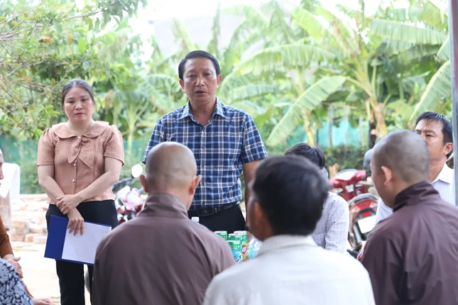 Đại diện chính quyền phát biểu cảm ơn Đại diện chính quyền phát biểu cảm ơn