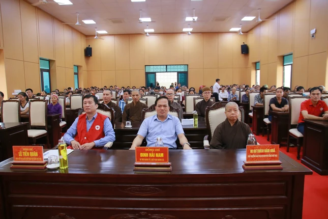 Chư tôn đức, đại diện chính quyền Chư tôn đức, đại diện chính quyền