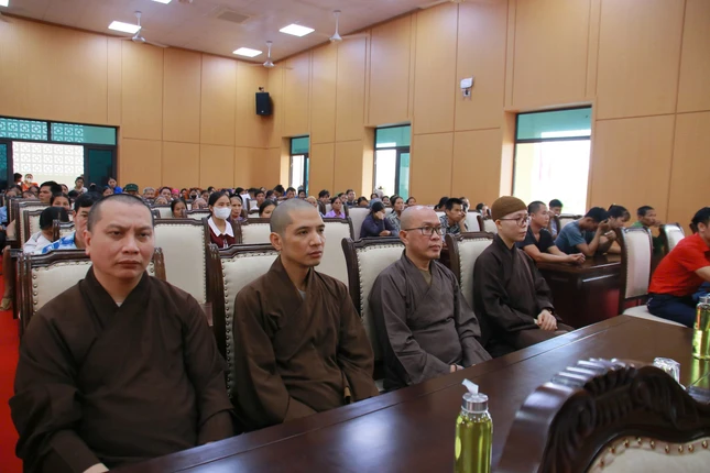 Chư Tăng Ni tham dự Chư Tăng Ni tham dự