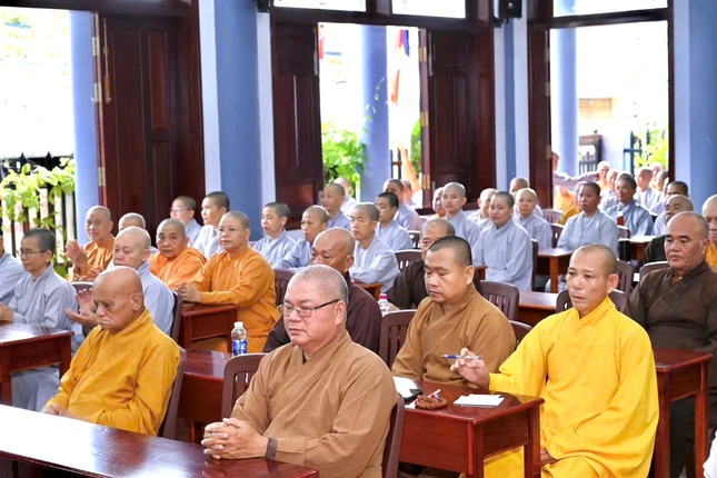Chư tôn đức tham dự