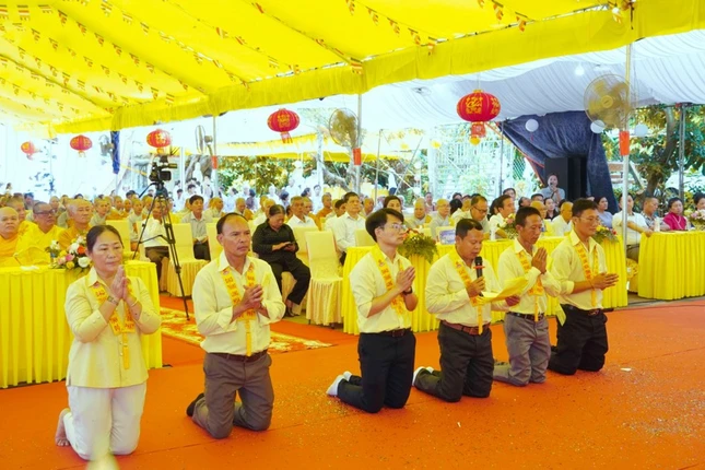 Ban hộ trì Tam bảo chùa Quang Minh dâng lời phát nguyện