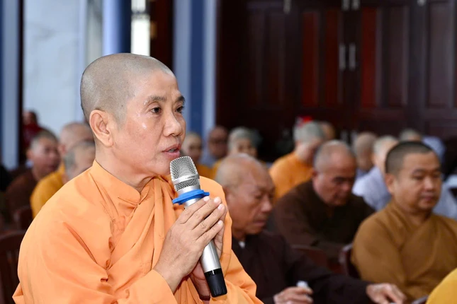 Ni sư Thích nữ Điều Liên, trụ trì tịnh xá Ngọc Bích chia sẻ kinh nghiệm giáo dục đệ tử