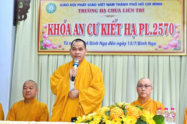 Thượng tọa Thích Thiện Thông phát biểu khai mạc