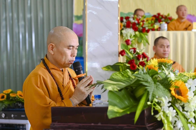 Thượng tọa Thích Nhuận Nghĩa phát biểu chào mừng