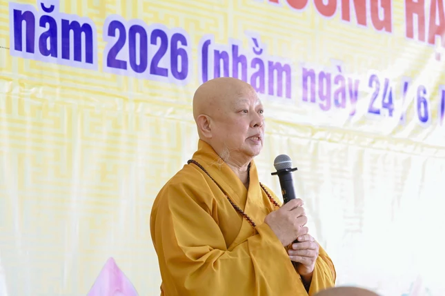 Hòa thượng Thích Lệ Trang sách tấn đến hành giả an cư