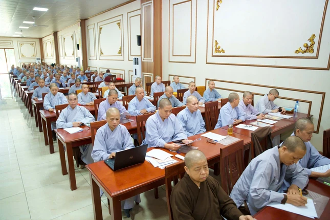 Chư Ni tham dự