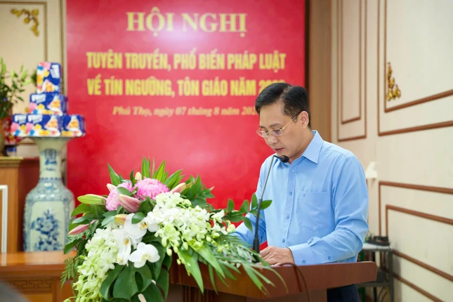 Ông Lê Công Luận, Phó Giám đốc Sở Dân tộc và Tôn giáo tỉnh phát biểu