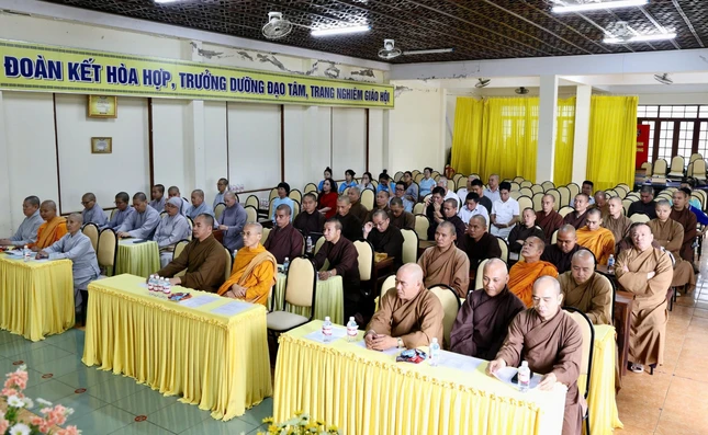 Chư tôn đức tham dự