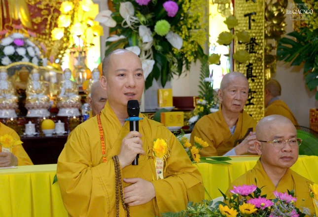 Thượng tọa Thích Nguyên Các ban đạo từ