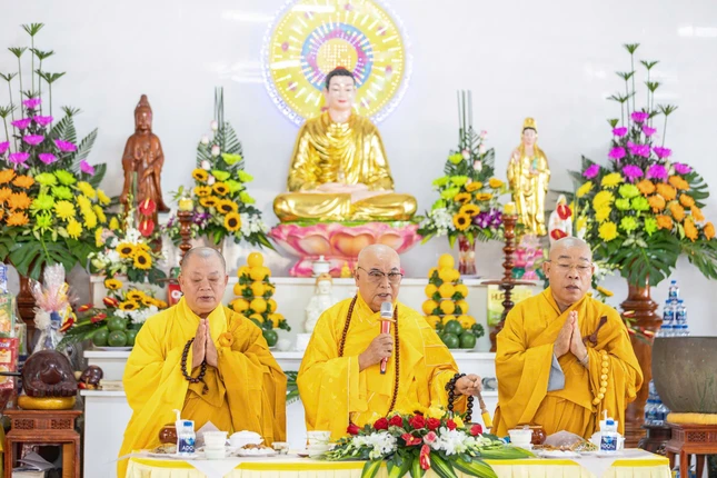 Chư tôn đức chứng minh