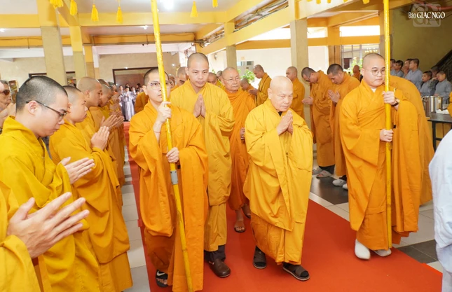 Cung thỉnh chư tôn đức quang lâm chứng minh lễ