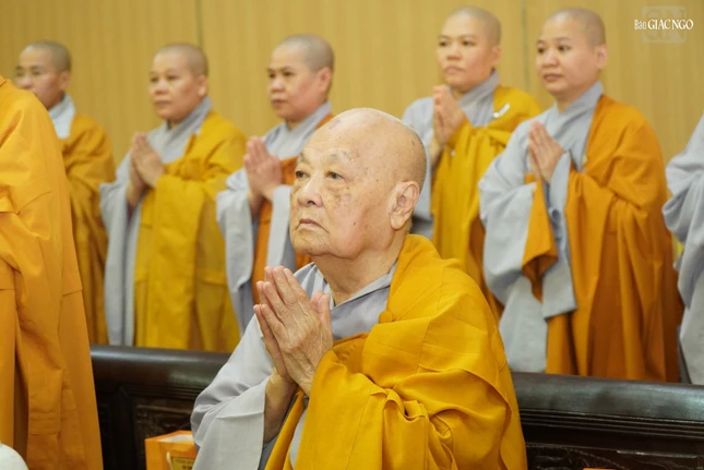 Ni trưởng Thích nữ Tịnh Nguyện thành kính tưởng niệm cố Trưởng lão Hòa thượng