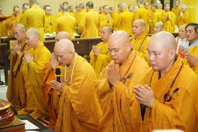 Thượng tọa Thích Giác Dũng tác bạch duyên sự