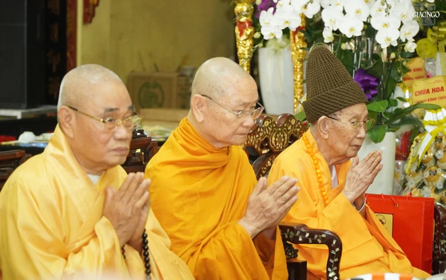 Chư tôn giáo phẩm chứng minh lễ