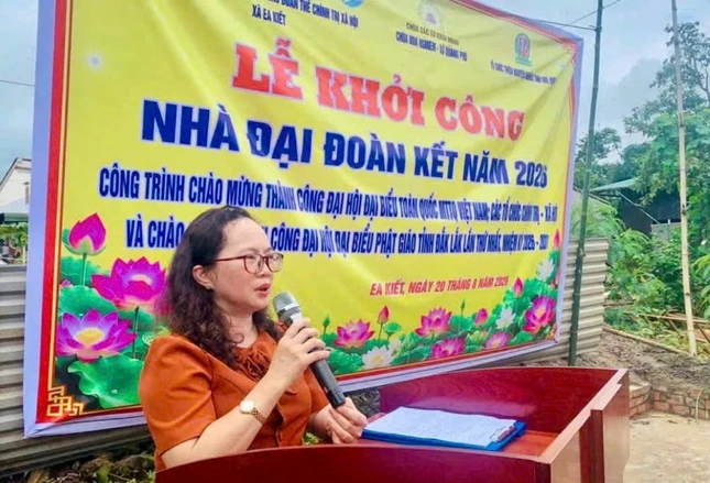 Bà Phạm Thị Ngọc Tuyết phát biểu Bà Phạm Thị Ngọc Tuyết phát biểu