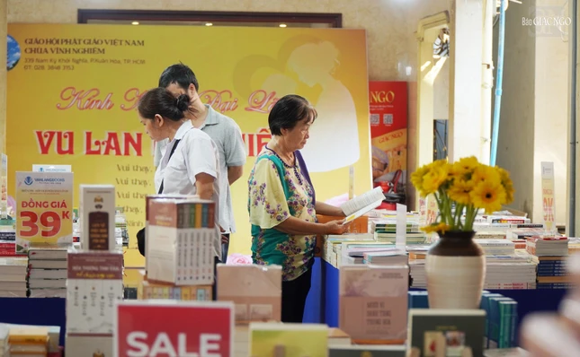 Nhiều hoạt động tri ân bạn đọc tại triển lãm sách Vu lan