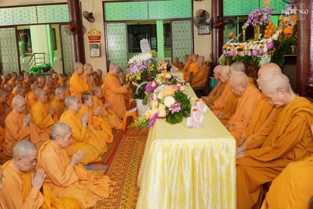 Chư hành giả dâng lời cảm tạ tri ân