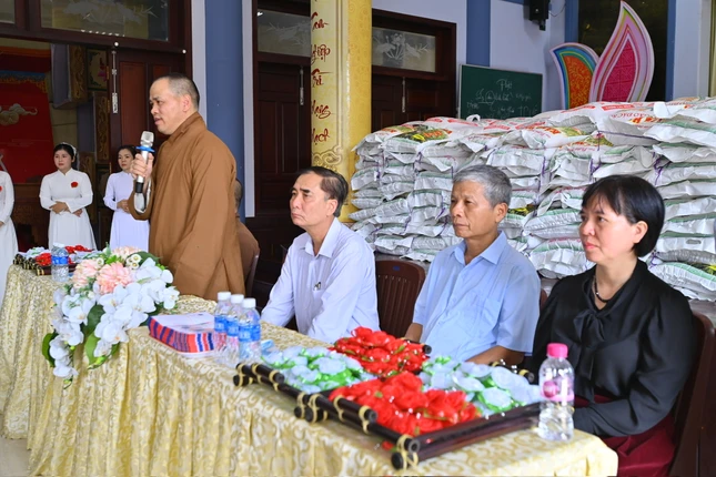 Thượng tọa Thích Thiện Thông phát biểu
