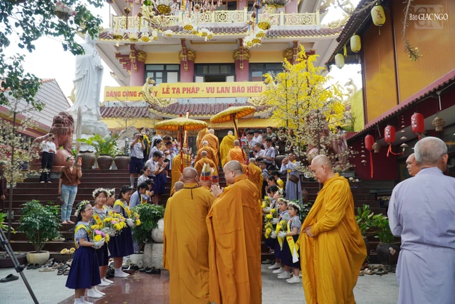 Cung thỉnh chư tôn đức