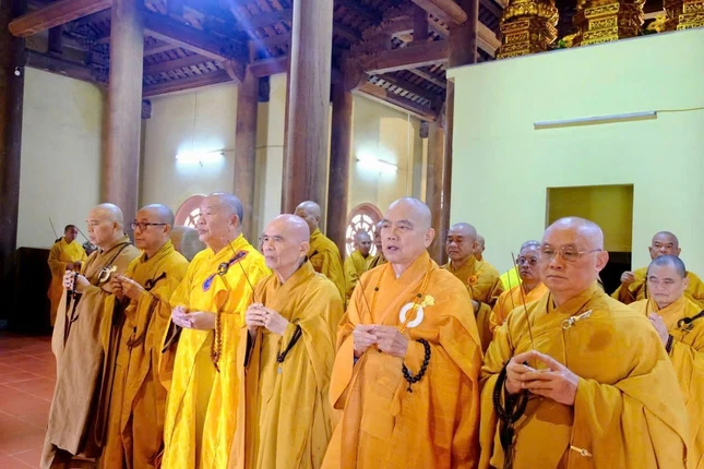 Chư tôn đức chứng minh