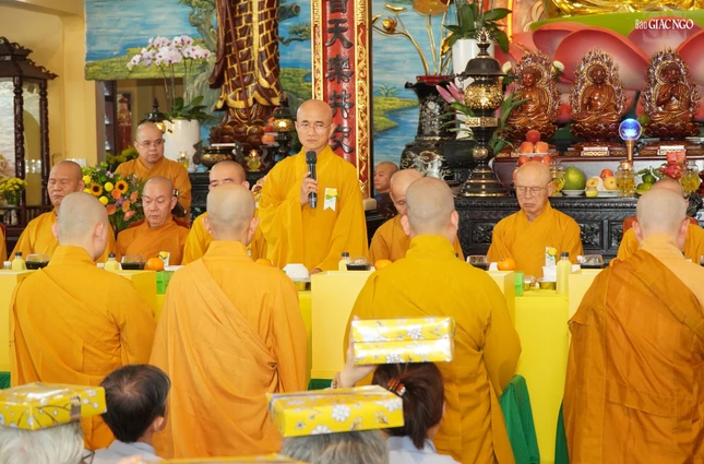 Thay mặt chư tôn đức, Thượng tọa Thích Thiện Quý ban lời đạo từ chứng minh Thay mặt chư tôn đức, Thượng tọa Thích Thiện Quý ban lời đạo từ chứng minh