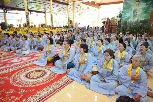Nghi thức cài hoa Vu la