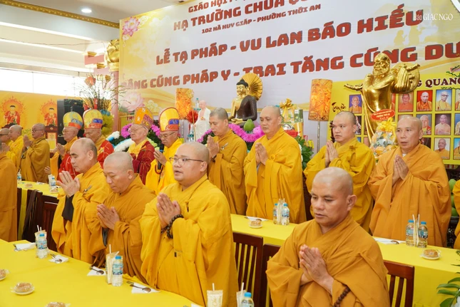 Niệm Phật cầu gia hộ