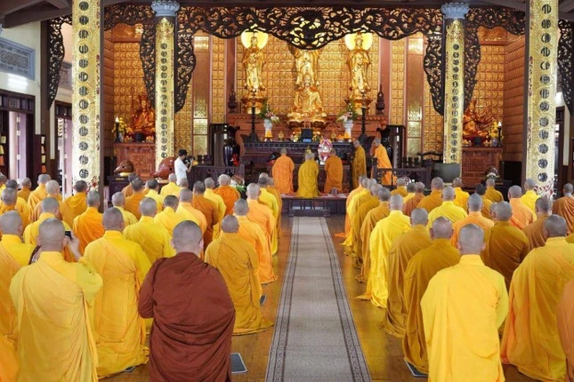 Trang nghiêm khóa lễ