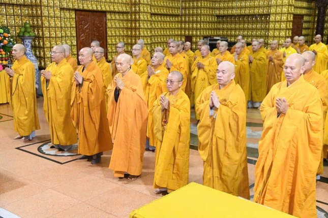 Chư Tăng các tự viện trên địa bàn phường Vườn Lài, Hoà Hưng, Diên Hồng trang nghiêm cử hành Lễ Tự tứ