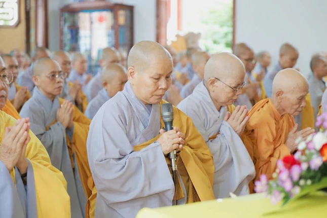 Khánh tuế Ni trưởng Chứng minh Khánh tuế Ni trưởng Chứng minh