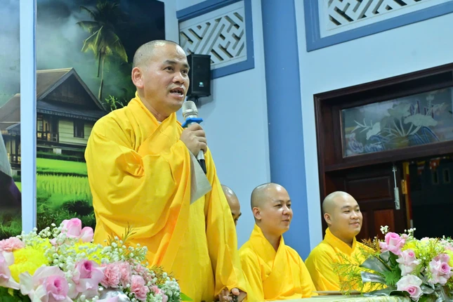 Thượng tọa Thích Thiện Thông phát biểu