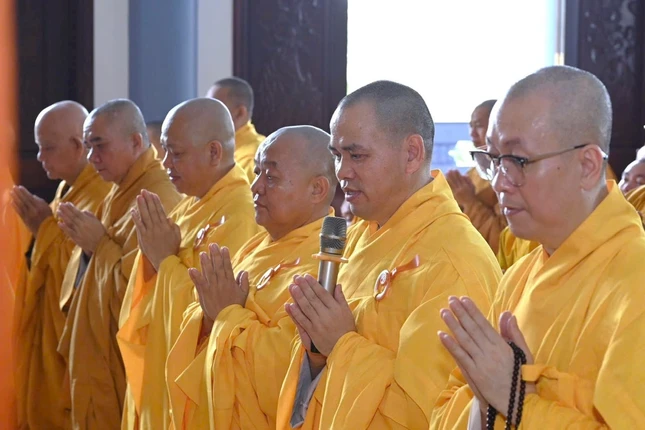 Khánh tuế đến chư tôn giáo phẩm