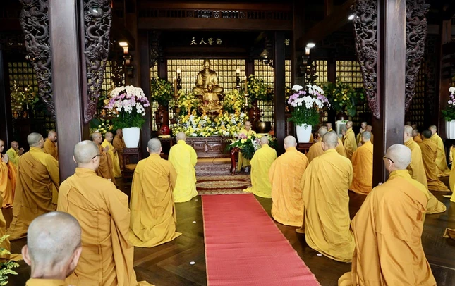 Chư tôn đức trong khóa lễ