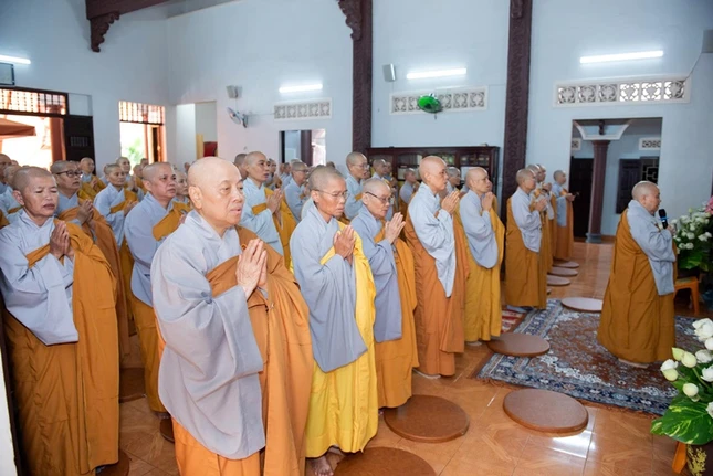 Tại chùa Dược Sư