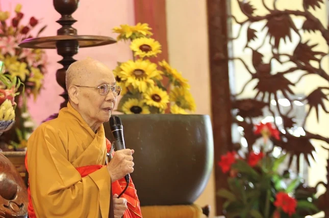 Trưởng lão Hòa thượng Thích Tâm Thủy đạo từ chứng minh