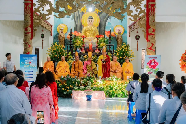 Trang nghiêm buổi lễ tại chùa Phước Khánh
