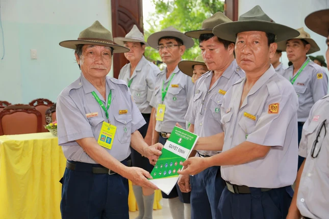Huynh trưởng cấp Dũng Thị Cư - Nguyễn Thanh Minh, Phó Phân ban Gia đình Phật tử T.Ư, Trưởng ban Tổ chức trao quyết định công cử thành phần Ban Quản trại - Liên trại huấn luyện huynh trưởng Lộc Uyển I, A Dục I năm 2026