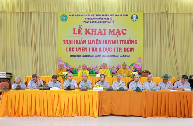 Chư tôn đức và Gia đình Phật tử T.Ư, TP.HCM tham dự lễ khai mạc