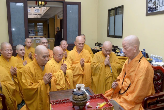 Đức Pháp chủ GHPGVN khuyến tấn chư Tăng môn hạ Ấn Quang Đức Pháp chủ GHPGVN khuyến tấn chư Tăng môn hạ Ấn Quang