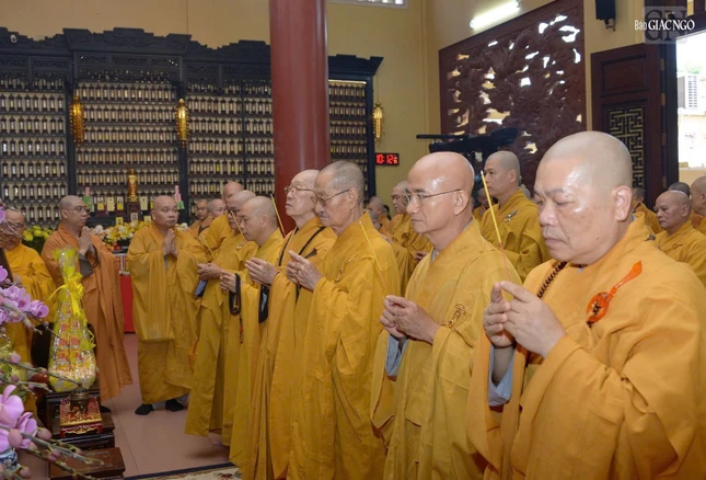 Chư tôn đức tưởng niệm 13 năm ngày viên tịch của Hòa thượng Thích Nhật Quang Chư tôn đức tưởng niệm 13 năm ngày viên tịch của Hòa thượng Thích Nhật Quang