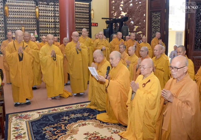 Thượng tọa Thích Quảng Chơn, Ủy viên Hội đồng Trị sự, Ủy viên Thường trực Ban Trị sự GHPGVN TP.HCM dâng lời tưởng niệm Thượng tọa Thích Quảng Chơn, Ủy viên Hội đồng Trị sự, Ủy viên Thường trực Ban Trị sự GHPGVN TP.HCM dâng lời tưởng niệm