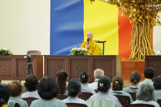Chủ đề pháp thoại "Người trí biết báo ơn và đền ơn"