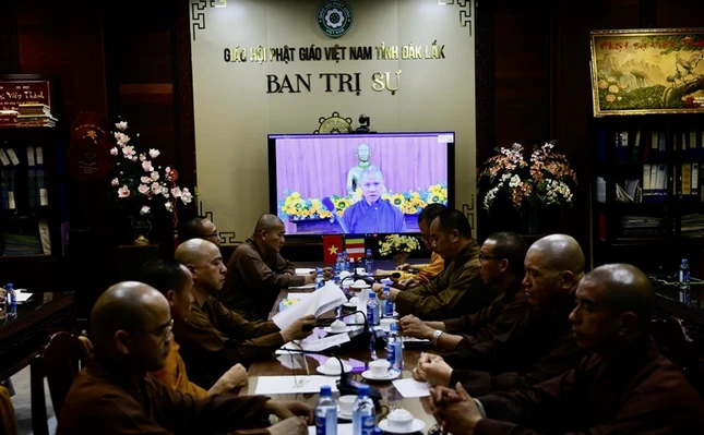 Thượng tọa Thích Nguyên Minh đúc kết phiên họp Thượng tọa Thích Nguyên Minh đúc kết phiên họp