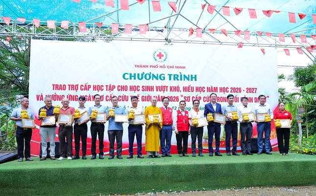 Biểu dương các cá nhân, đơn vị đồng hành cùng chương trình Biểu dương các cá nhân, đơn vị đồng hành cùng chương trình
