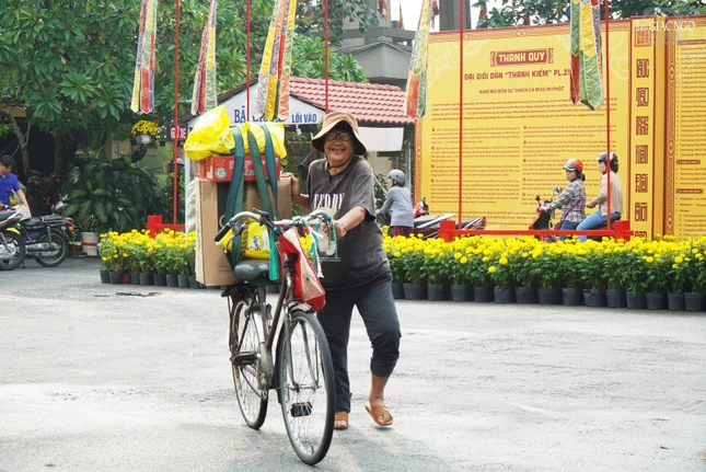 500 phần quà được gửi đến tận tay bà con tại 3 phường: Xuân Hòa, Nhiêu Lộc và Bàn Cờ 500 phần quà được gửi đến tận tay bà con tại 3 phường: Xuân Hòa, Nhiêu Lộc và Bàn Cờ
