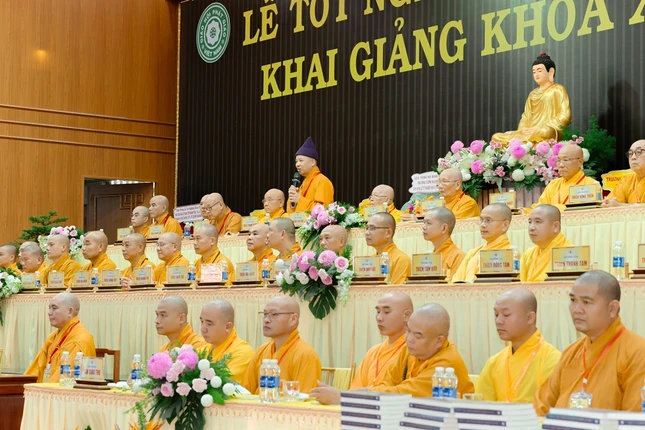Hòa thượng Thích Thanh Quyết ban đạo từ