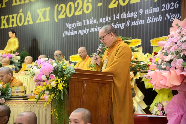 Thượng tọa Thích Viên Chơn, Chánh Thư ký Trường đọc báo cáo