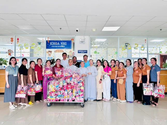 Các phần quà được đoàn chuẩn bị trao tặng đến các bệnh nhi Các phần quà được đoàn chuẩn bị trao tặng đến các bệnh nhi