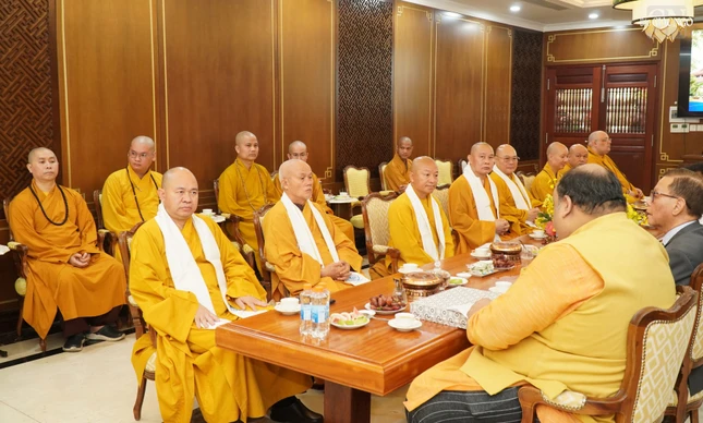 Chư tôn đức tham dự lễ